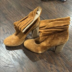 Chinese Laundry Kristin Cavallari  Tan Heeled pull on Boots Suede Finish